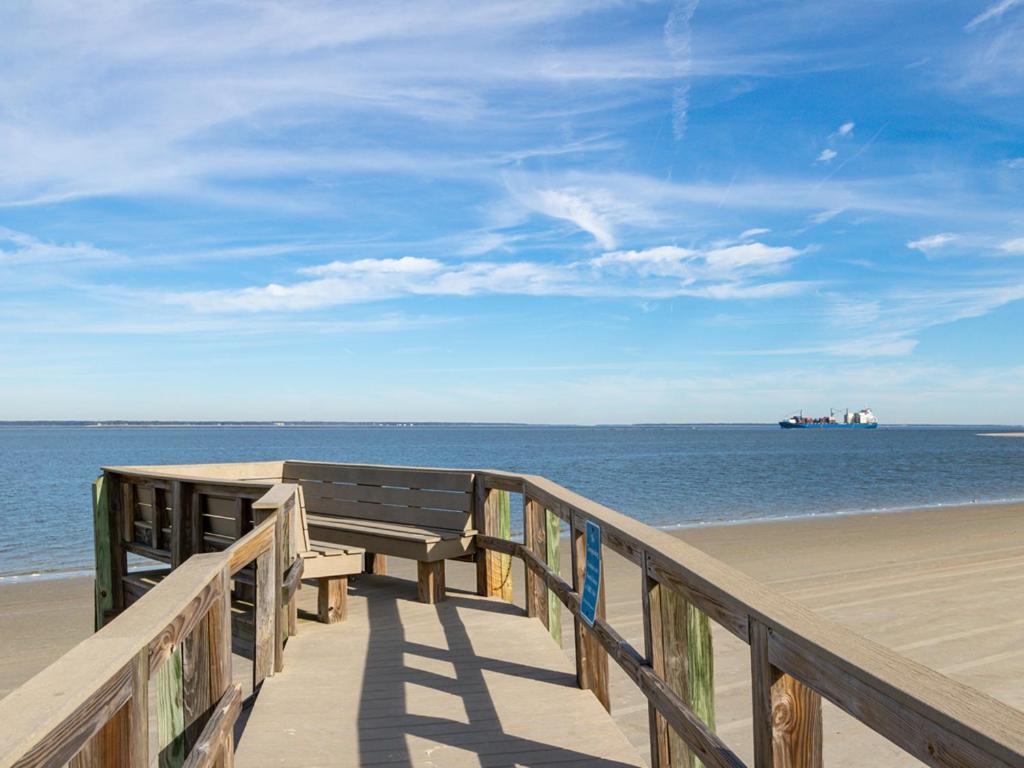 Beach Racquet A133 Apartment Tybee Island Bagian luar foto